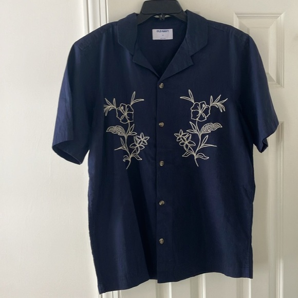 NWT Men’s Old Navy Hawaiian Navy Blue Floral Button Down Short Sleeve Shirt - Picture 5 of 8